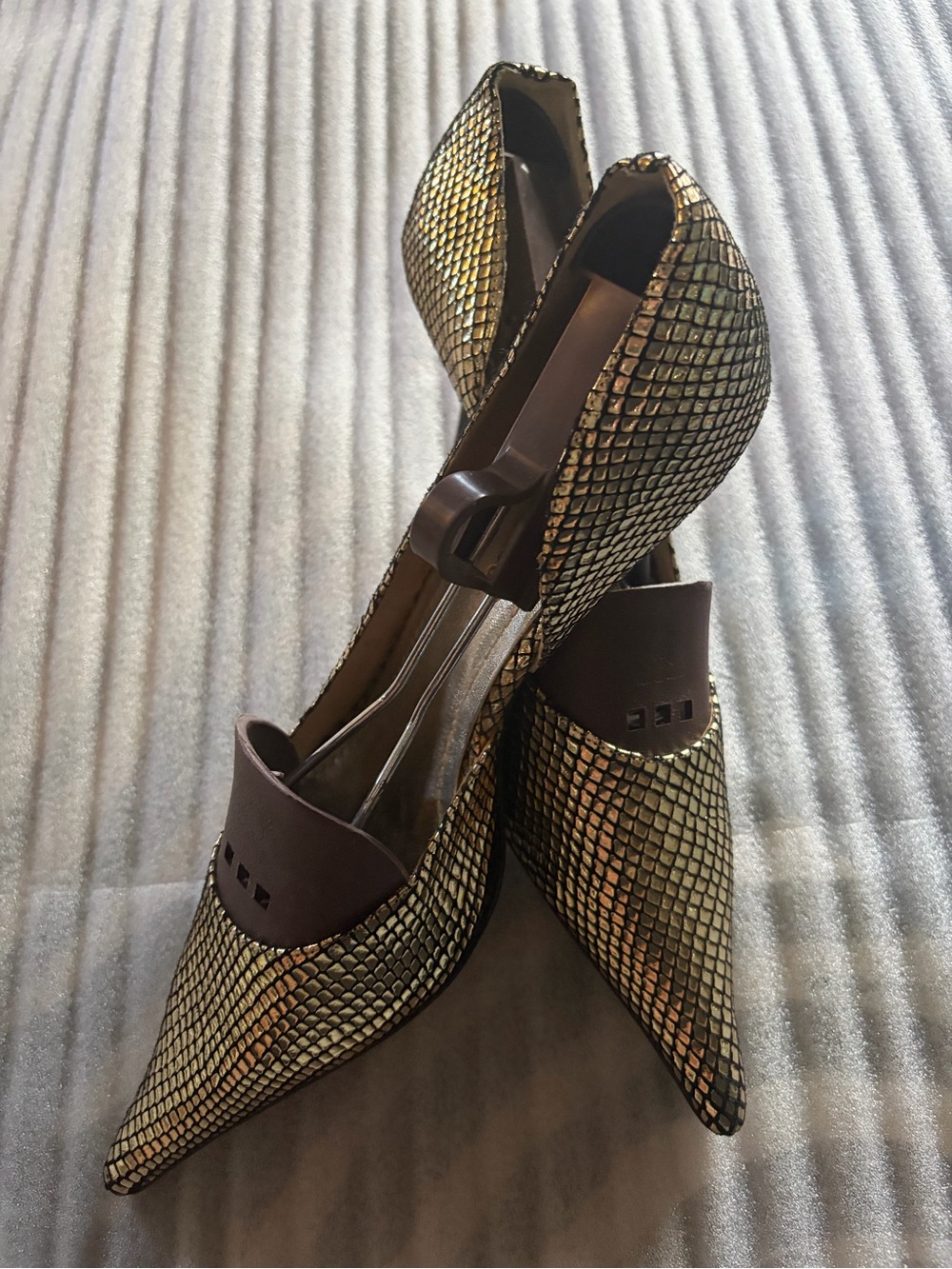 Vintage Gold Snakeskin-Embossed Pointed Toe Pumps — Sz 37